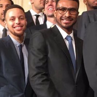 currysbarbosa's profile picture. live tweeting warriors games because my friends hate my live tweets :D