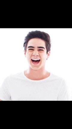 amo a CD9 mas que a mi vida y mas mi hermoso cinaferonte lo amo  y a los que me siguen muchas gracias,para cuando @CD9 y @josdice me den follow estare muerta