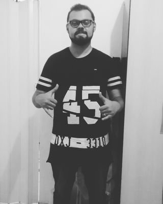 cantar, tocar violão, torcer pro maior do mundo Flamengo, viver a vida sem medo..