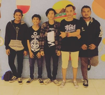 kidos @vocal,kitting @bass,esa @drum,fahmi @keys,and junot @ guitar, we plays alternative pop punk from jakarta barat
iG: think.official
more info: 595F5B59