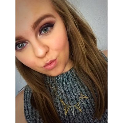 tashasbeauty101's profile picture. 16 ✨ makeup artistry✨ youtuber ✨