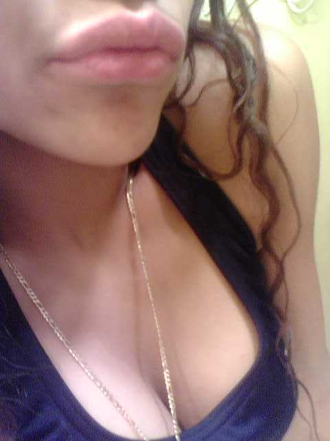 my name is jennifer buh isometimes qo by the name Giqqles :)im 16 yrs old..& my bdae auqust 30 so yup ima virqo..iLOVE purple,FOOD & especially my Phone ;)