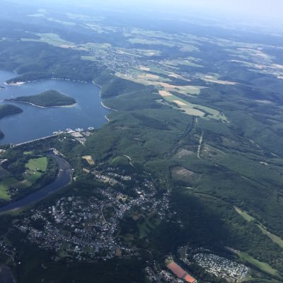 Die Welt aus anderer Perspektive erleben. Sozial aber alles andere als Sozialist. Freiheitsliebend. klare Position gegen linksgrüne Ideologie.