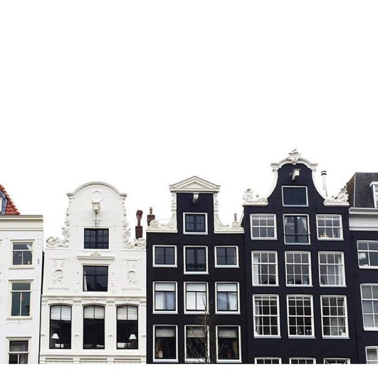 Photography & visual storytelling (travel, interior, lifestyle & wedding) based in AMS. We LOVE a good adventure!
Instagram: @onahazymorning