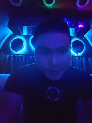 IMLimitedJenz's profile picture. 我原意为你而改变，那狂妄的我
不说一生一世，但一心一意的对你。