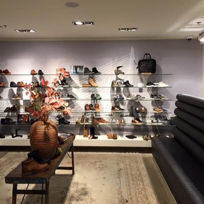 Schoenen, tassen, reisartikelen en een schoenmakerij. Modisch of comfort, bij ons bent u aan het juiste adres voor service en een ruime keuze.