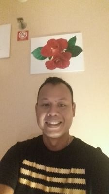 Siapakah aku?
Sekujur tubuh
yang mengembara di bumi
memenuhi janji menunggu waktu
untuk pulang mengadapMu..
