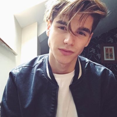 maelrpgaze's profile picture. Don't forget, and just, look the sky baby.