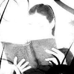 PosredniczkaK's profile picture. https://t.co/njhzDASP3M
Blogerka książkowa. Zakochana w romansach każdej maści, mężu i dzieciach, beznadziejna romantyczka dzieląca się na blogu tym, co kocha.