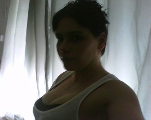 ruby2324's profile picture. Im a kickboxing motor bike mad person with a lively personality!Im single with 3 kids and a chaotic job in modelling!