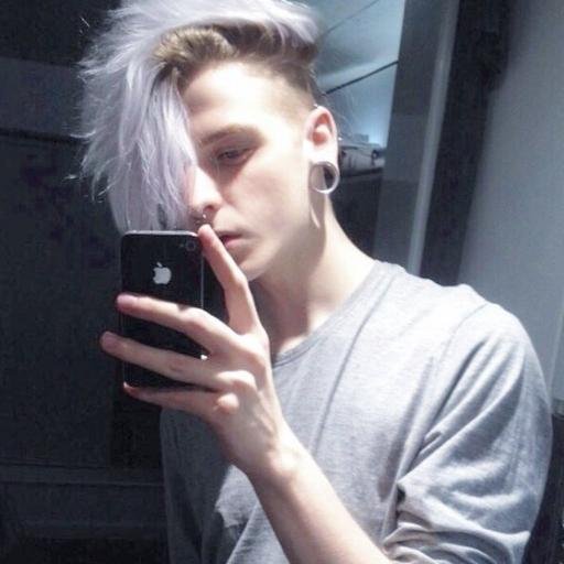 я ненавижу свои слабости, они сделали меня тем, кто я есть. ✖
мудила @LeATHERMOUTH__ ❤