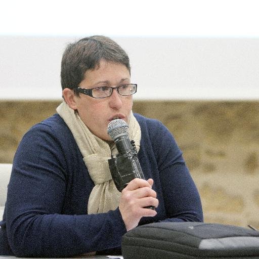 Lanceuse d'alerte sur les pesticides descendue du ring et auteure livre On vous le dira dans vingt ans, Pesticides vin et bouche cousue