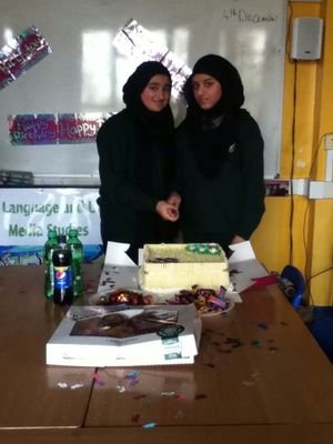 zainabiqbal171's profile picture. Blessed with a sister x