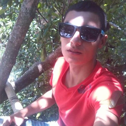 Aldeviersanchez's profile picture. Si no barres la mierda hoy, tal vez la pises mañana.