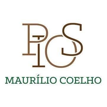 A Fábrica de Pios Maurílio Coelho produz pios de aves, apitos,  cajons e outros artefatos em madeira. A empresa está sediada em Cachoeiro de Itapemirim - ES