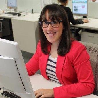 Periodista especializada en Comunicación Digital y Employee Advocacy. Enamorada de Madrid. Intento no perder nunca la sonrisa y disfruto de la #danza