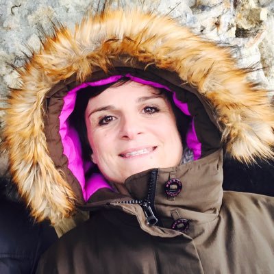 LaetitiaTonel's profile picture. Travaille dans la communication depuis des annėes en France et à l' étranger. Maman de 3 enfants. Et fan de voile, ski et dégustations de vins.