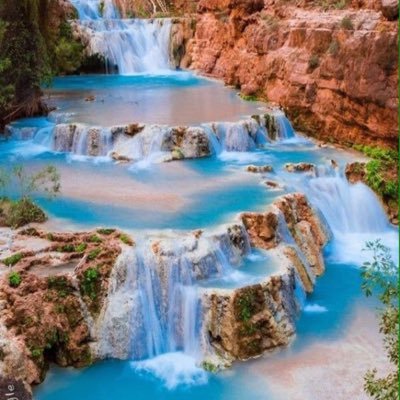 ابتسم امام من تحب .يشعر بحبك .أبتسم أمام عدوك فيشعر بضعفه .أبتسم أمام من تركك فيشعر بندم والأجمل من كل هذا أن الابتسامه صدقة
