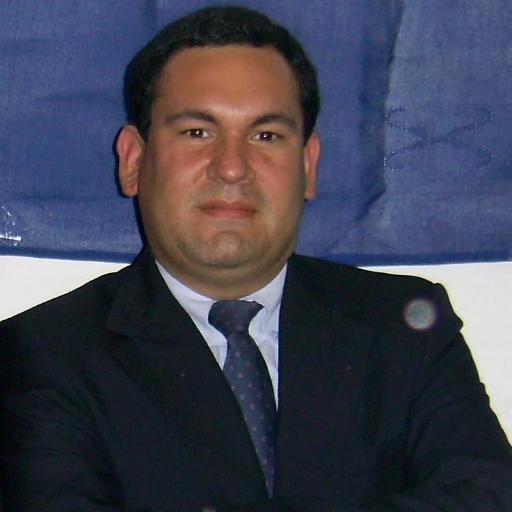 Acérrimo patriota, amante de la historia y el saber, creyente en la Fe católica, enamorado de mi familia y mi profesión (abogado)