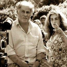 albertaschiatti's profile picture. Venditrice di parole ma non di fumo, si aggira per la vita pedalando. Preferisce le salite alle discese. Il torto alla ragione. Il vero al bello.