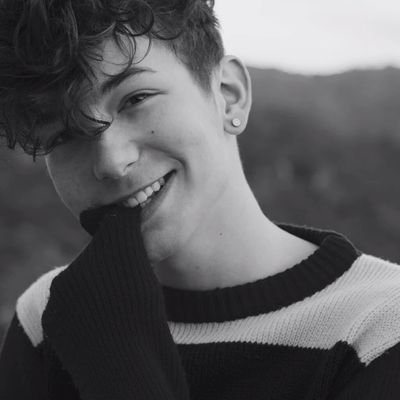 oflyng_chris's profile picture. Heart attack