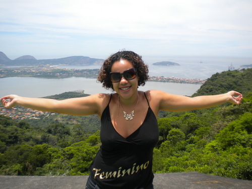 Leal, sem amarras ...