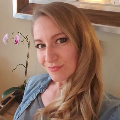 All-American Midwestern Francophile often mistaken as Russian. You could describe me as 'grilled cheese & martinis!' Opinions = my own.