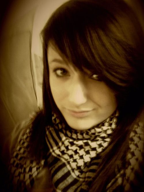 Heey there twittererz, im charl, i need more followers so please give me a shoutout and ill b glad to return the favour :) x x