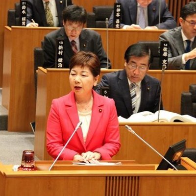 公明党 刈谷市議会議員 白土みえこです。44歳で初当選させて頂き、翌春から通信で学び創価大学を卒業、現在5期目です。モットーは「一人を大切に」。4人(男子)の子育て、認知症の義母の介護等、色々な経験を活かし「女性の視点でやさしい街づくり」を目指してまいります。