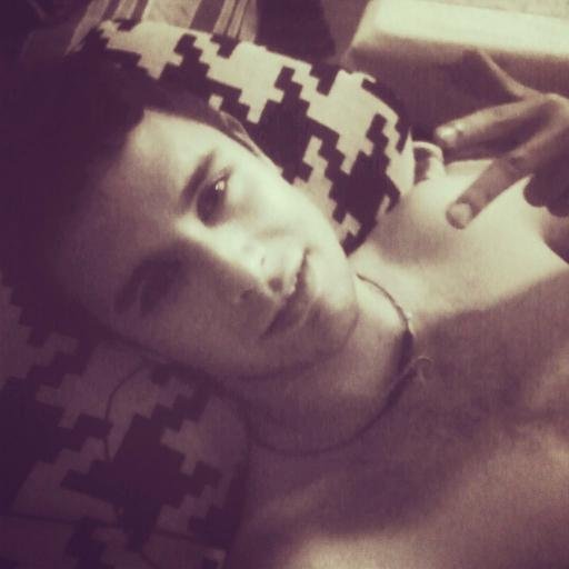 DiazzMusica's profile picture. 22. plastautor y poeta. Un poeta de cañerías, poeta de mierda, de manos vacías. Memento Vivere.