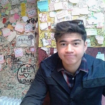 This is a free follow. Follow @Irwins_Giggle95 she follows everyone back! Don't forget to smile you're beautiful ❤