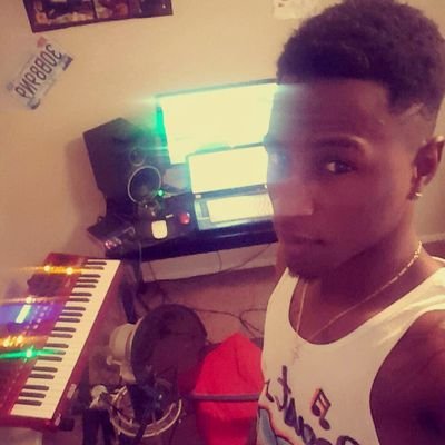 24 year old Singer/Producer/songwriter  Straight from Alabama. Just trying to perfect my craft and become a legendary figure. RnB