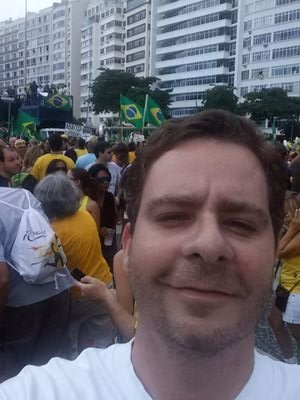 brasileiro, sem mimimi, ódio a corrupto, que mora em país narcotraficante, não por escolha, mas por apenamento espiritual
