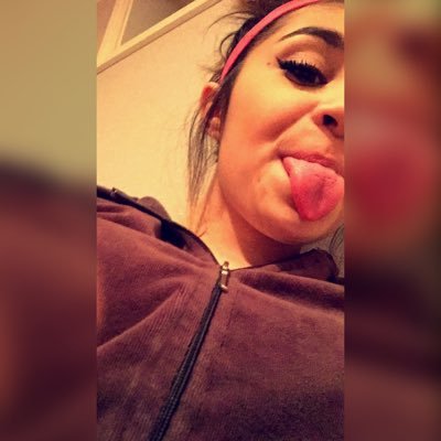 adriannaa23's profile picture. raves