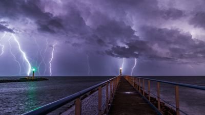 El lugar más oscuro del infierno está reservado para aquéllos que se mantienen neutrales en tiempos de crisis. Dante Alighieri.