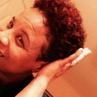 DaffineWilliams's profile picture. In 2 hair