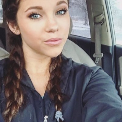 Emily_annrose's profile picture. Emily | 20 | USC college | Gym ❤️| Taken  | Keep your head up baby, he isn't worth it.