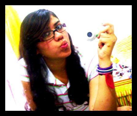 JuliianahL's profile picture. Éeh uma dessas garootas qe mesheem com a geente.. todaas sãao iguaiis maas essa éh diferente.!♪ ;P