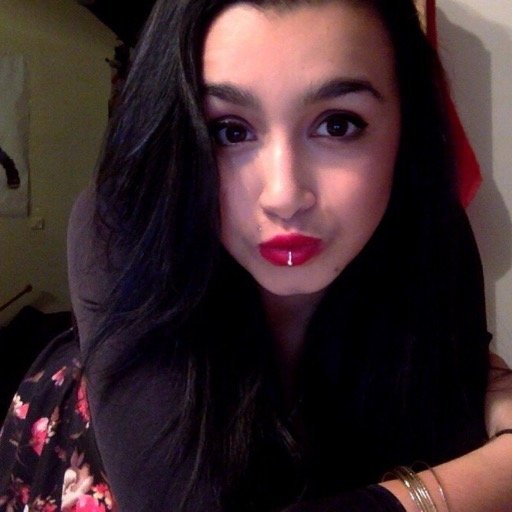 juste moi pleine de folie et de joie voila voila Bisous de moi !!!