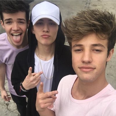 distorydream's profile picture. obsessed with Cameron Dallas