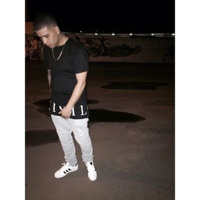 JRiveea's profile picture. 