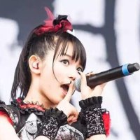 「メギツネ（五月革命盤）」すうメタル（SU-L 中元すず香） 中元すず香（SU-METAL）。写真はBABYMETAL「メギツネ」（初回