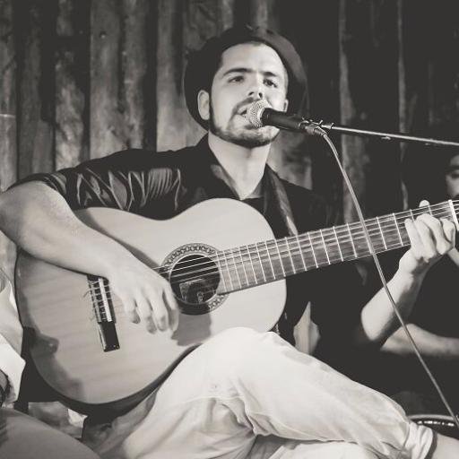 Um amante da cultura gaúcha e da música universal, intérprete, compositor e músico, que vem ganhando destaque no cenário musical do Rio Grande do Sul.