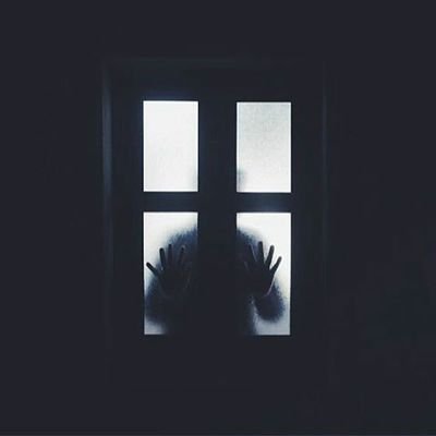 ‏ هُنا أنا .
