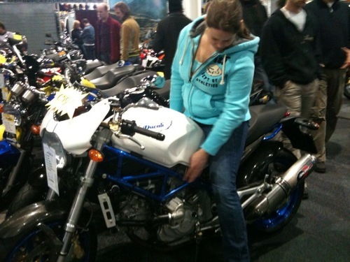 kristellew's profile picture. 