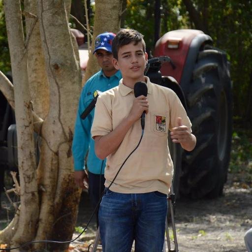 Dirigente Estudiantil de educación media y miembro de la @OBEvenezuela.