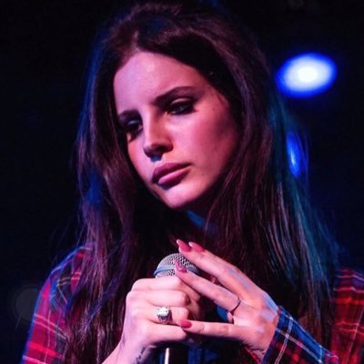 we are here to support Lana Del Rey!
