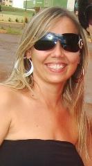Vivendo e aprendendo..Uma ariana q procura sua alma gêmea /ou algema...rsrs...adora badalação e rir...rir muito...curtir a vida ao lado dos melhores...os amigos