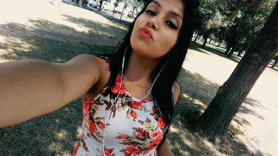 Divertida, alegre, dinámica, buena amiga, pesada, Eventos & Maquillaje,copete, amigos, fiesta, bailar, mi perro, reír, sexy, desordena.