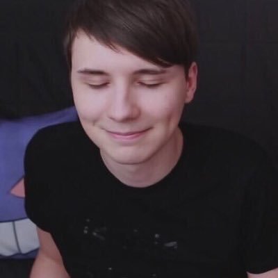 Hiyaaaa this is a free follow from @blushydan pls follow me on there tyssssm !!